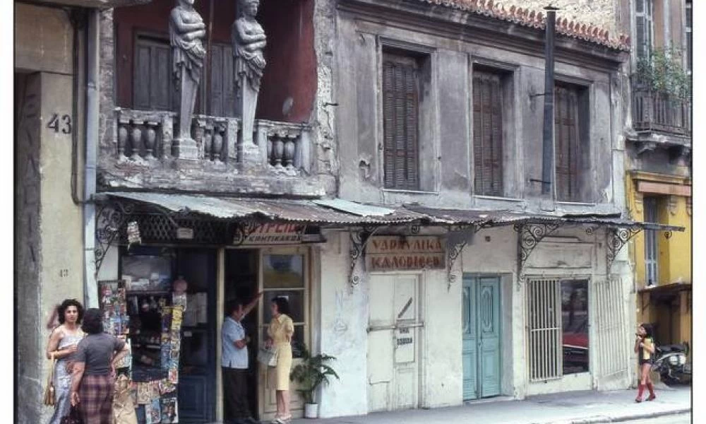 Οι θρύλοι του σπιτιού με τις Καρυάτιδες στην Αγίων Ασωμάτων